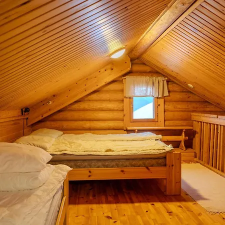 샬레 Pyhaenaekyy D - With A View To The Slopes